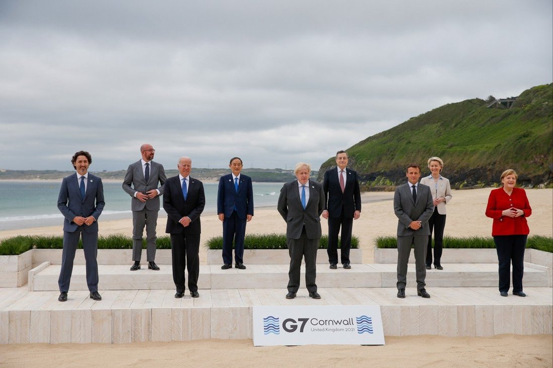 G7 leaders pose for "family photo" Courtesy photo